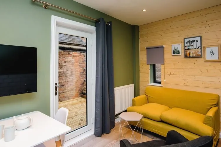 Flat B, 25 Lister Gate, Nottingham, Nottinghamshire, NG1 7DE - Thumbnail 1